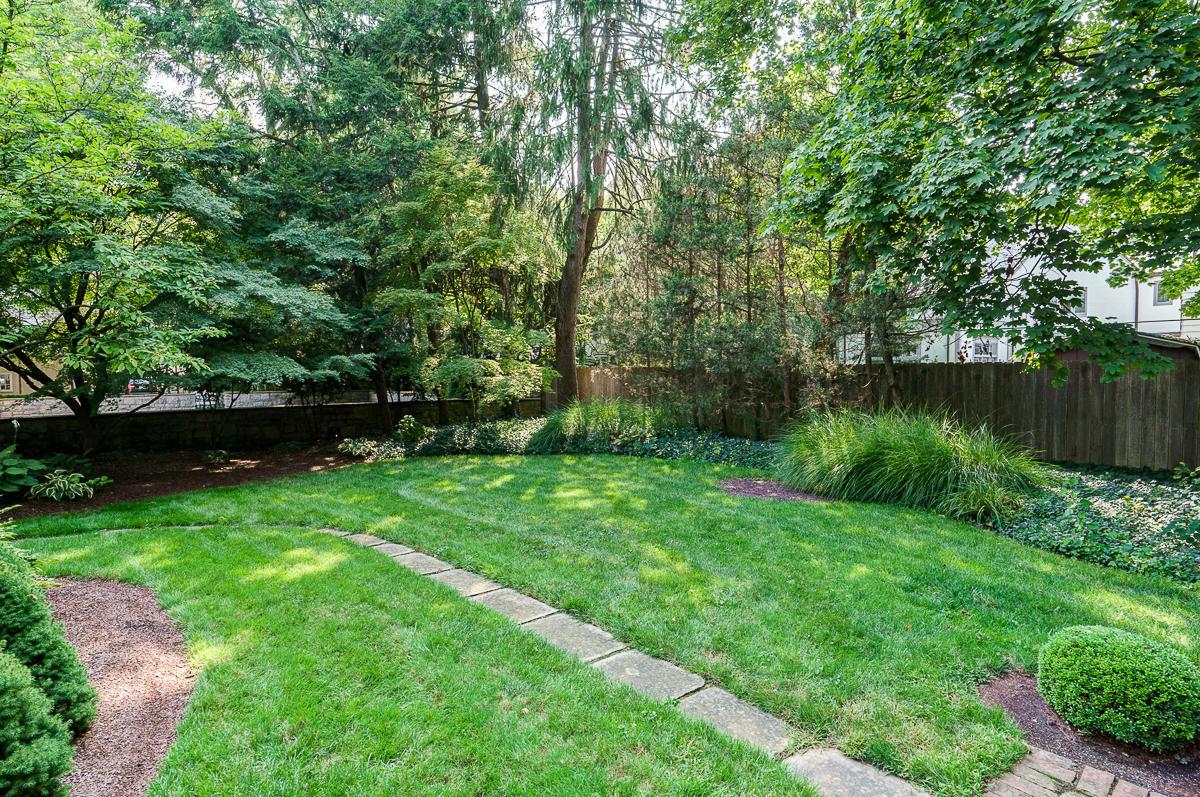 91 Ashbourne Road Columbus, OH 43209 - Photo 48 of 59