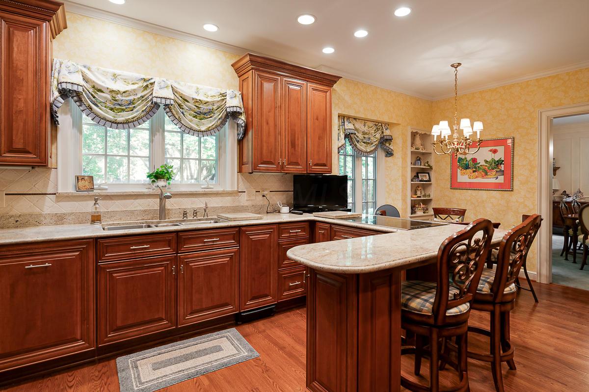 91 Ashbourne Road Columbus, OH 43209 - Photo 10 of 59