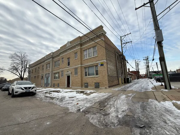 $1,395 | 2140 Clarence Avenue, Unit 2S, Berwyn, IL 60402