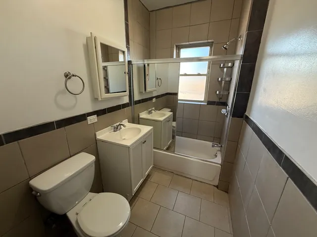 $1,395 | 2140 Clarence Avenue, Unit 2S, Berwyn, IL 60402