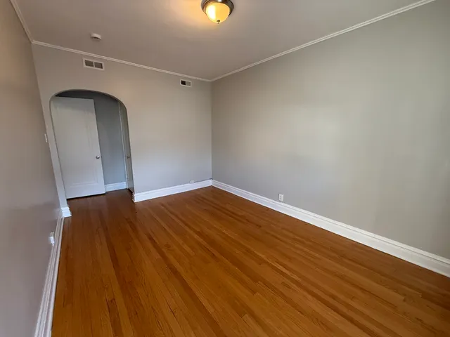 $1,395 | 2140 Clarence Avenue, Unit 2S, Berwyn, IL 60402