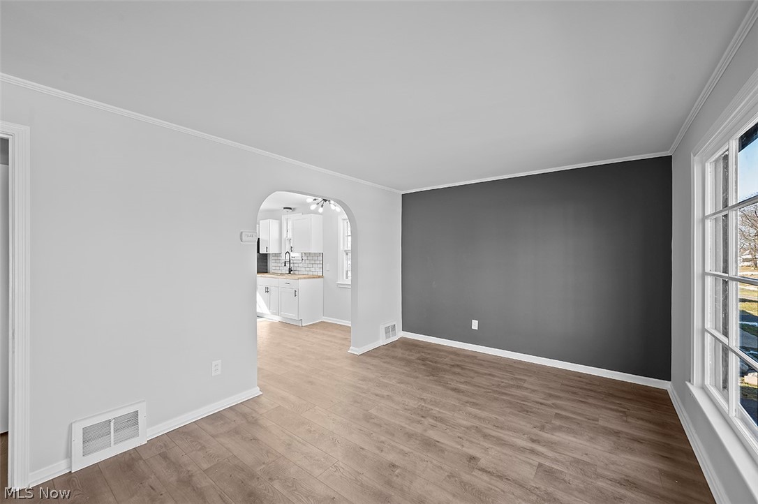 4146 Wilmington Road Cleveland, OH 44121 - Photo 4 of 25