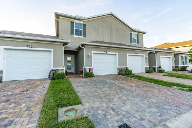 $314,000 | 696 Northeast Waters Edge Lane, Port St. Lucie, FL 34983