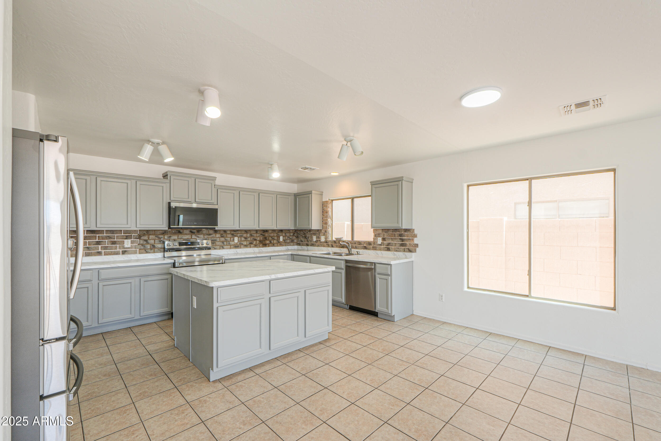 43601 West Cowpath Road Maricopa, AZ 85138 - Photo 11 of 48 13