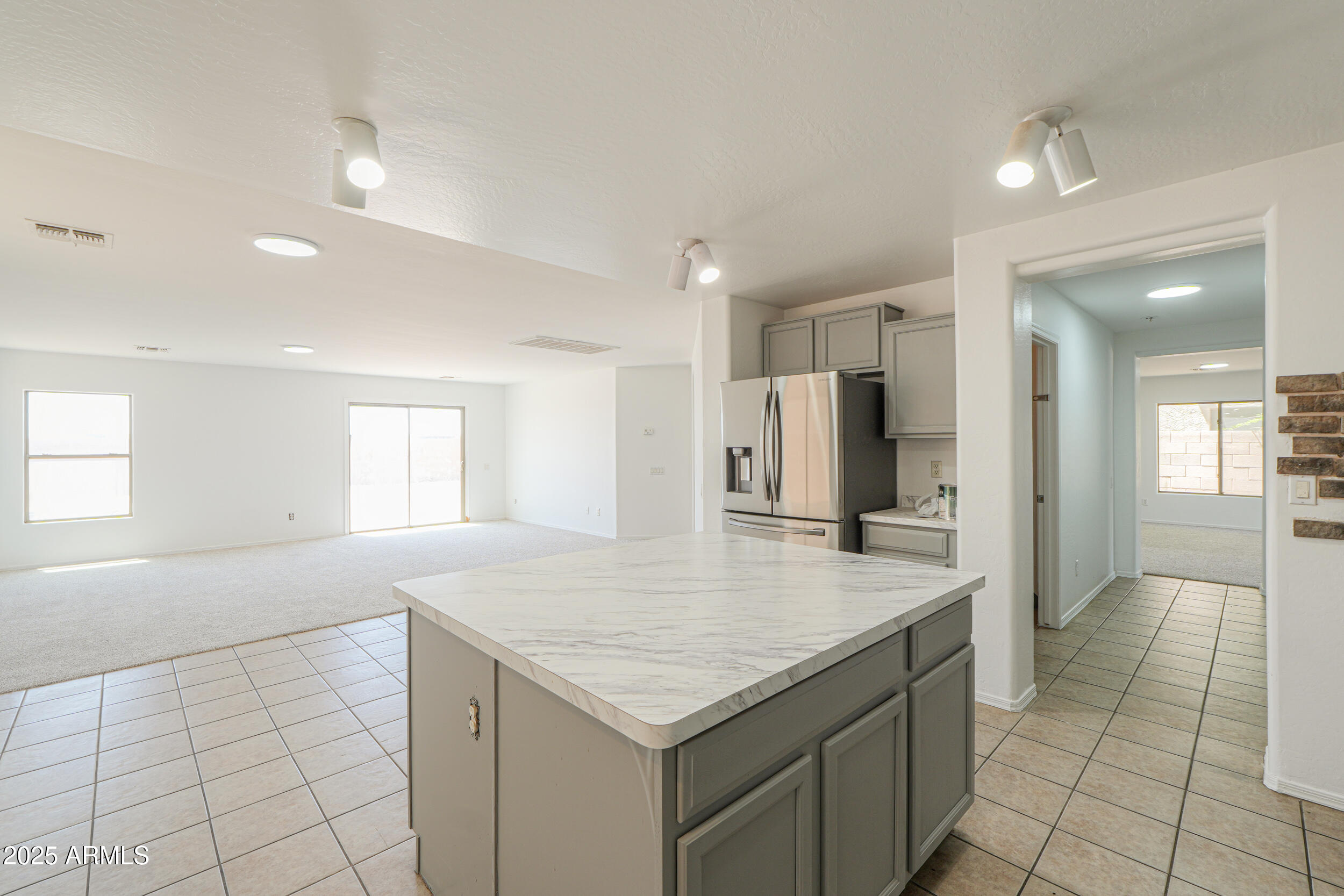 43601 West Cowpath Road Maricopa, AZ 85138 - Photo 13 of 48 15
