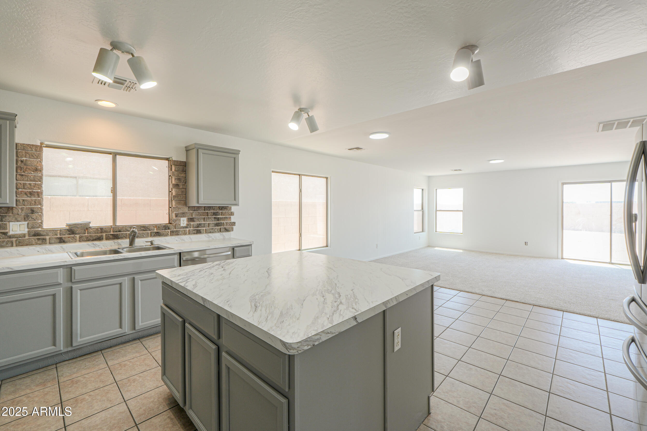 43601 West Cowpath Road Maricopa, AZ 85138 - Photo 14 of 48 16