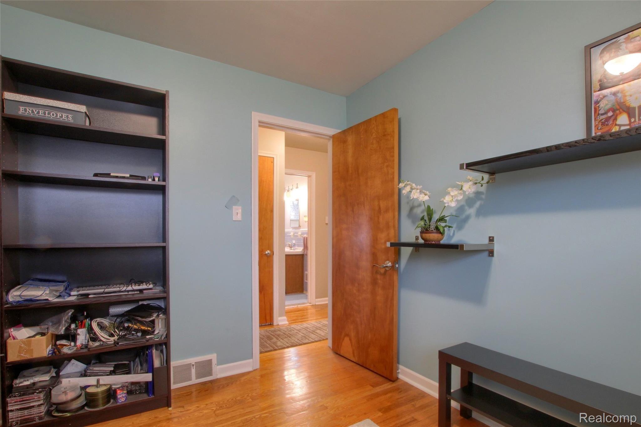 9300 Reeck Road Allen Park, MI 48101 - Photo 15 of 26 15-2nd-Bedroom-2nd-View.jpg