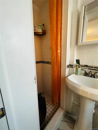 $2,050 | 21-13 25th Road | Astoria