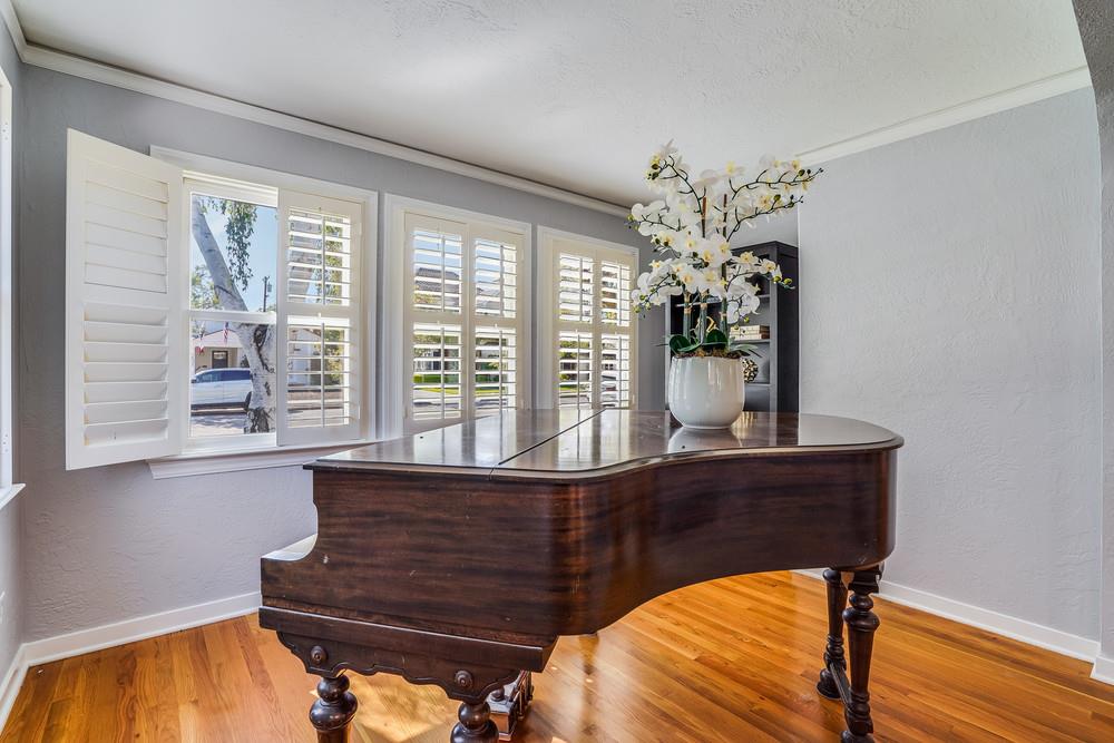 McDaniel Avenue San Jose, CA 95126 - Photo 13 of 54 a view of hall way with furniture