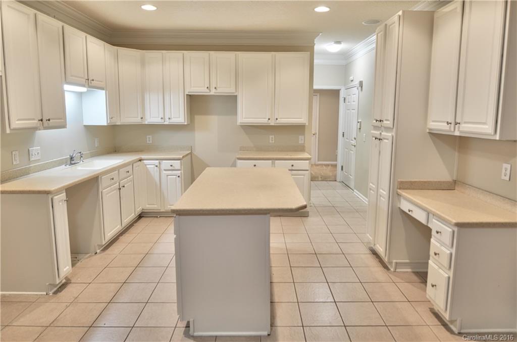 16615 Timber Crossing Road Charlotte, NC 28213 - Photo 8 of 21 Gallery Image 8