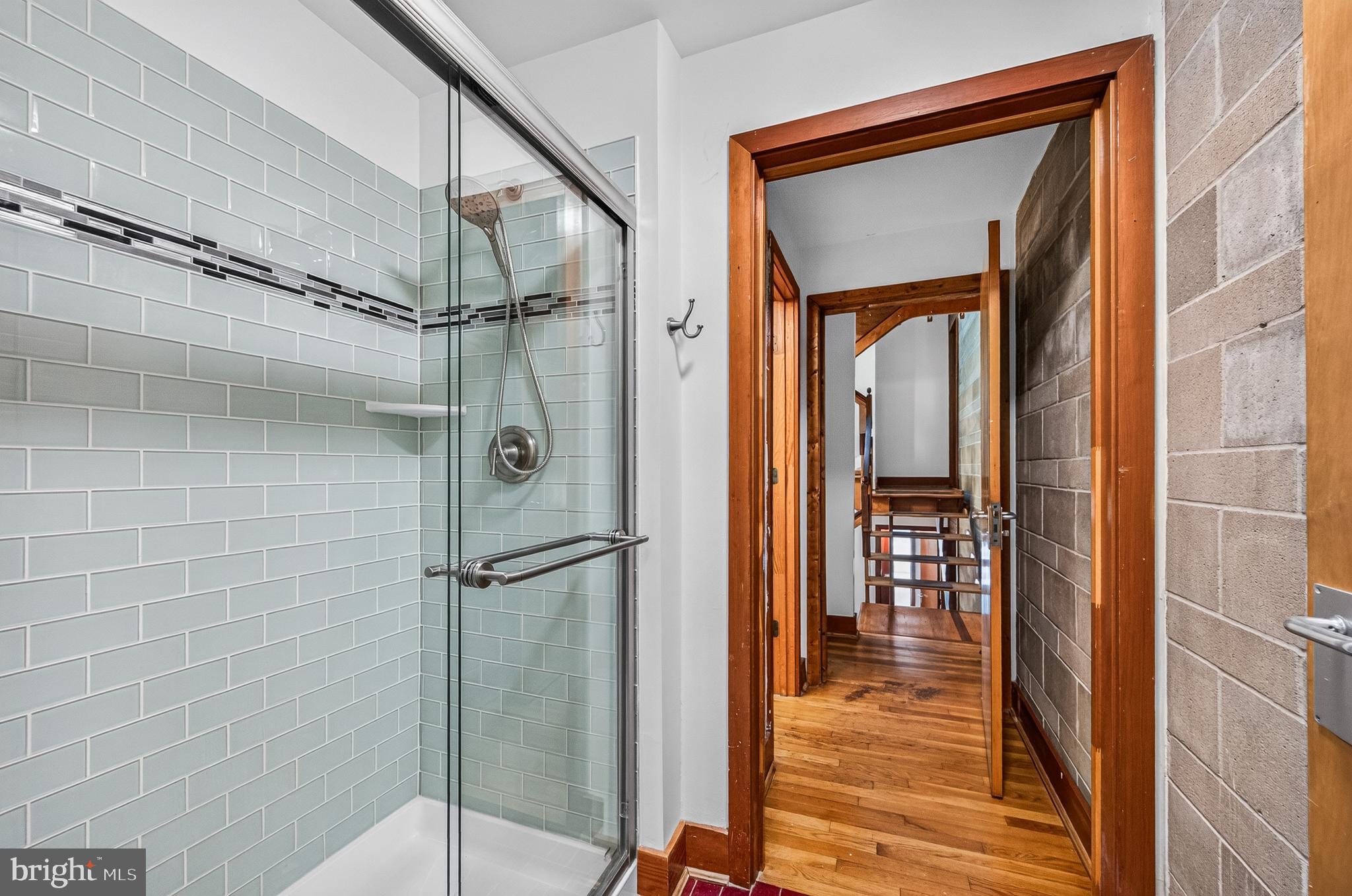 10817 Cross School Road Reston, VA 20191 - Photo 41 of 89 Hallway Full Bath