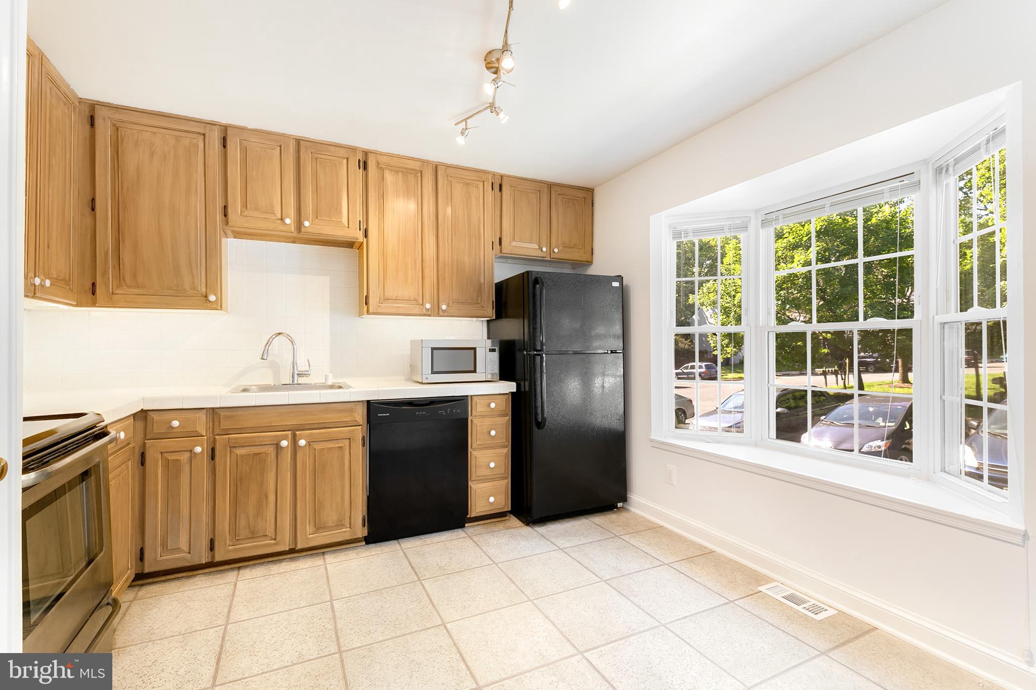 6100 Calico Pool Lane Burke, VA 22015 - Photo 5 of 34
