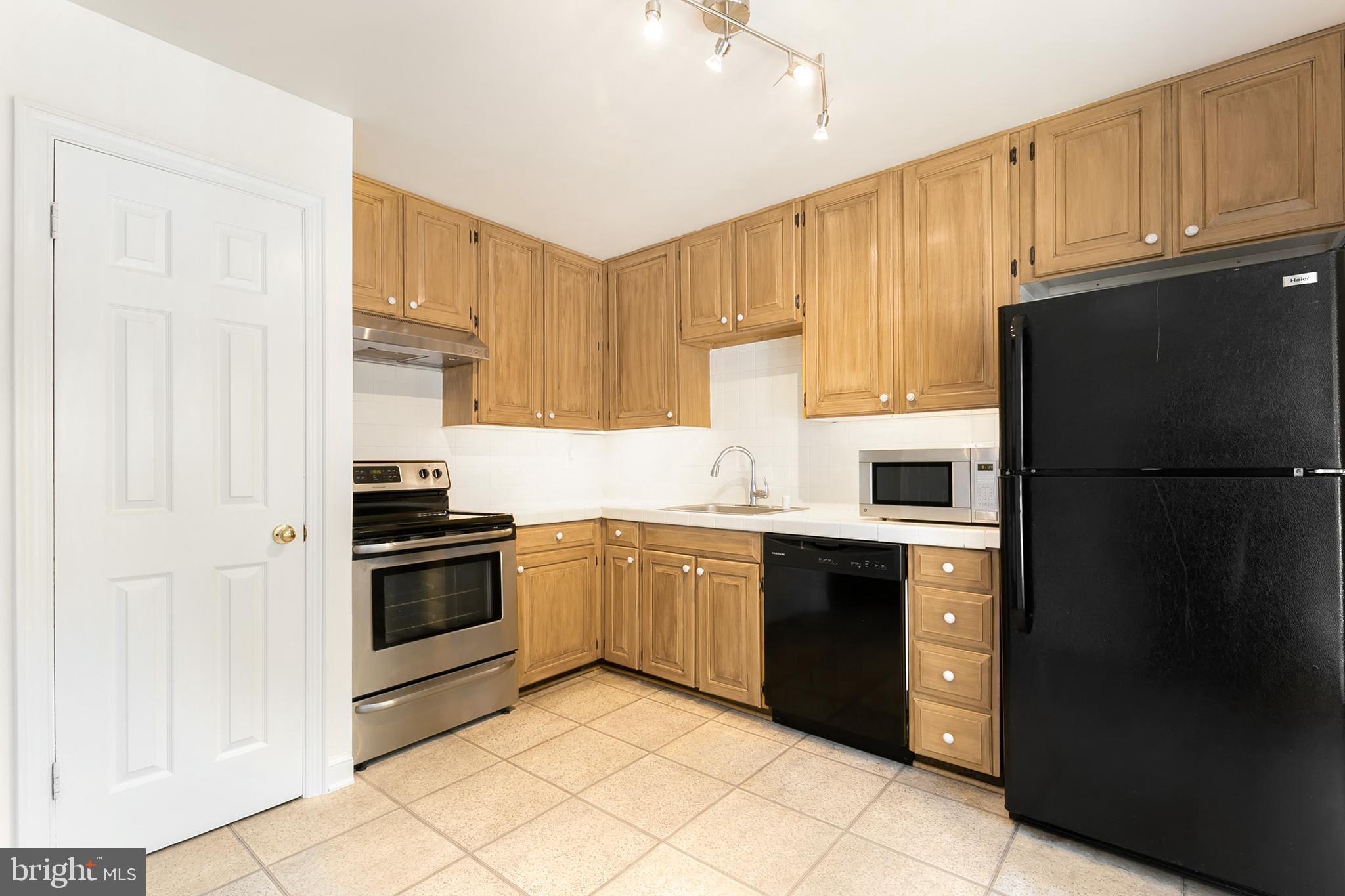 6100 Calico Pool Lane Burke, VA 22015 - Photo 6 of 34