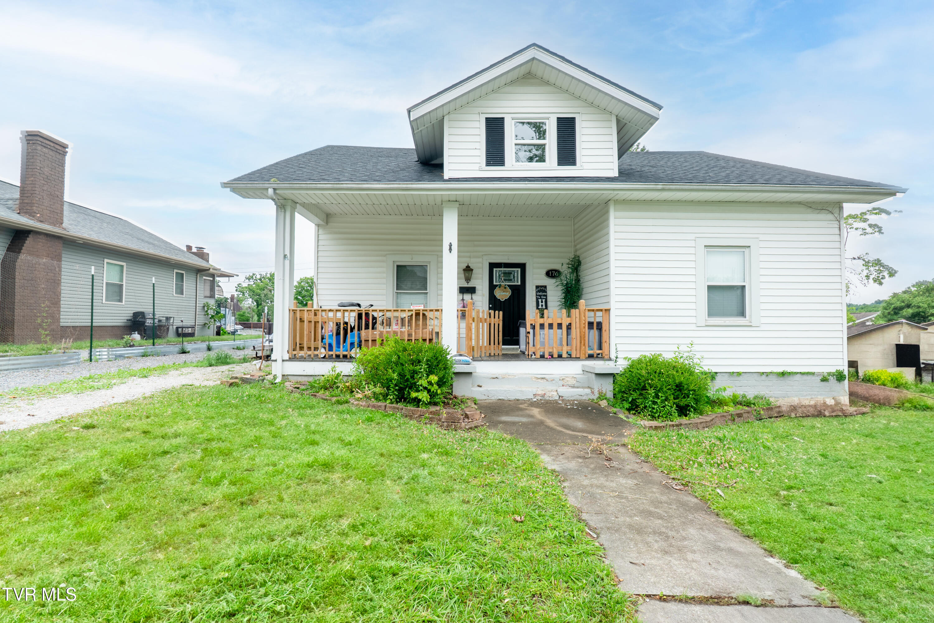 176 North Main Street Oneida, TN 37841 - Photo 1 of 24 DSC00618-HDR