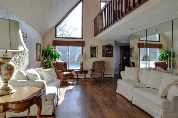 10 Longmeadow Road Westborough, MA 01581 - Photo 2 of 26 Gallery Image 2