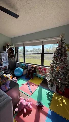 a room with lots of trees and flowers