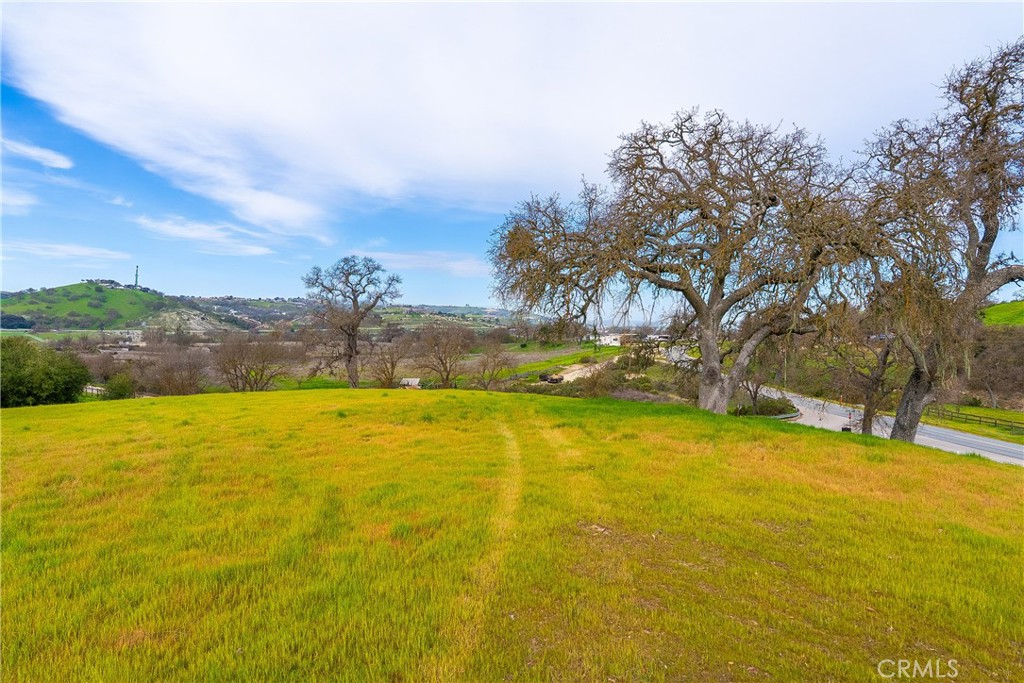 1440 Fire Rock Loop Templeton, CA 93465 - Photo 4 of 14 a view of an ocean yard and mountain view