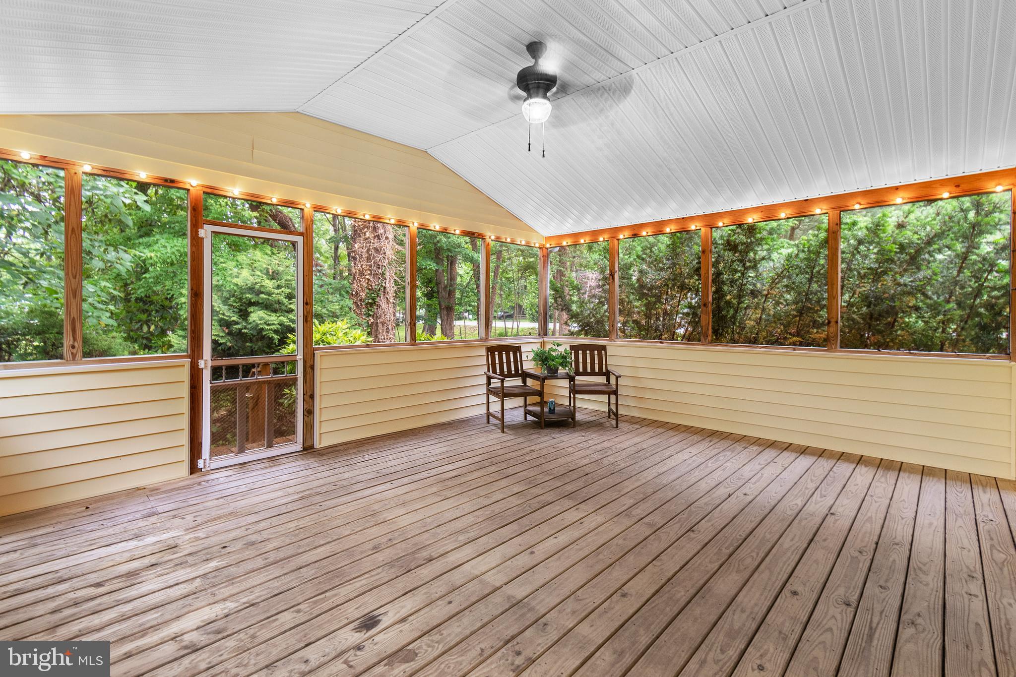 1132 Bay Ridge Road Annapolis, MD 21403 - Photo 10 of 49 Large Screened in sunroom