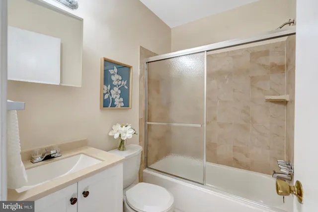 $499,999 | 6306 Paddington Lane, Centreville, VA 20120