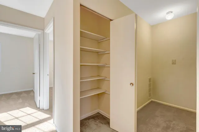 $499,999 | 6306 Paddington Lane, Centreville, VA 20120