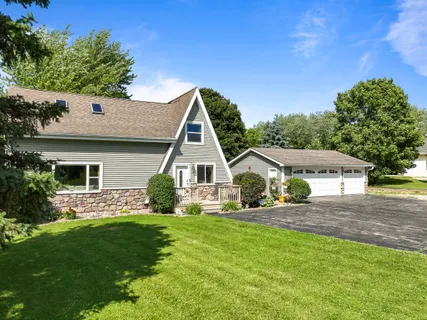 $560,000 | W6093 Mariner Hills Trail, La Grange, WI 53121