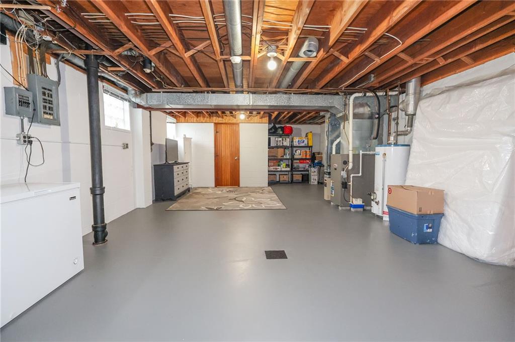 3689 Ridgewood Drive Hermitage, PA 16148 - Photo 33 of 49 a view of livingroom with furniture
