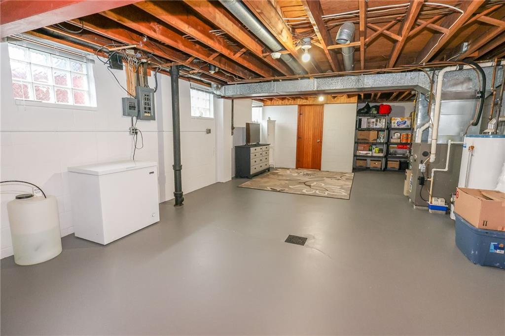 3689 Ridgewood Drive Hermitage, PA 16148 - Photo 34 of 49 a view of empty room with wooden floor