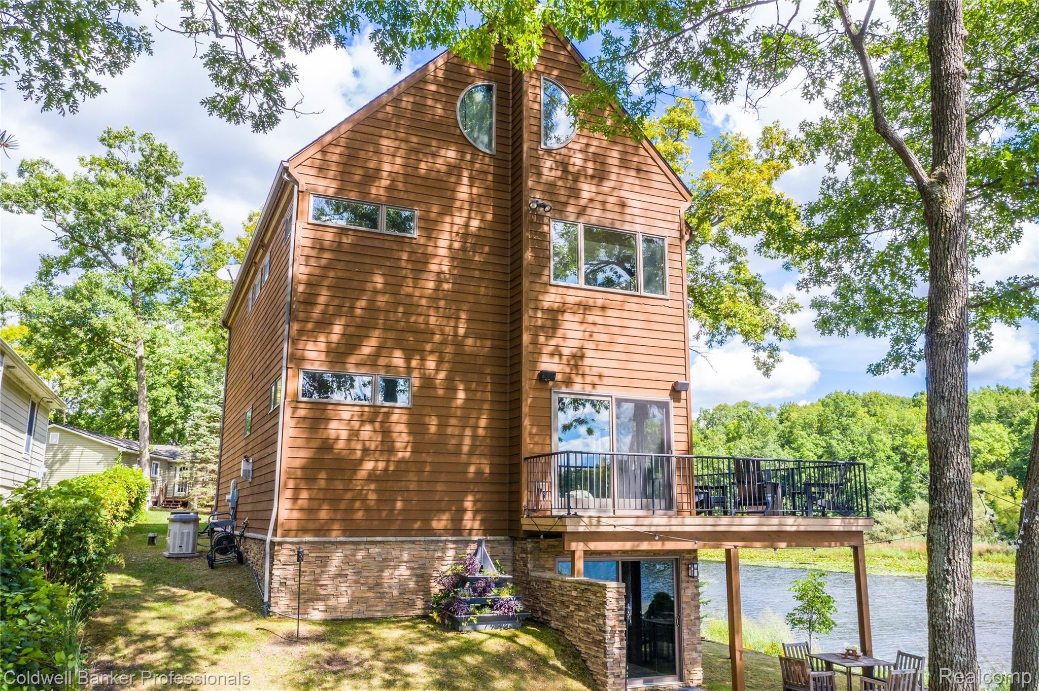 225 Kingston Road Leonard, MI 48367 - Photo 3 of 44 Exteriors 11.jpg