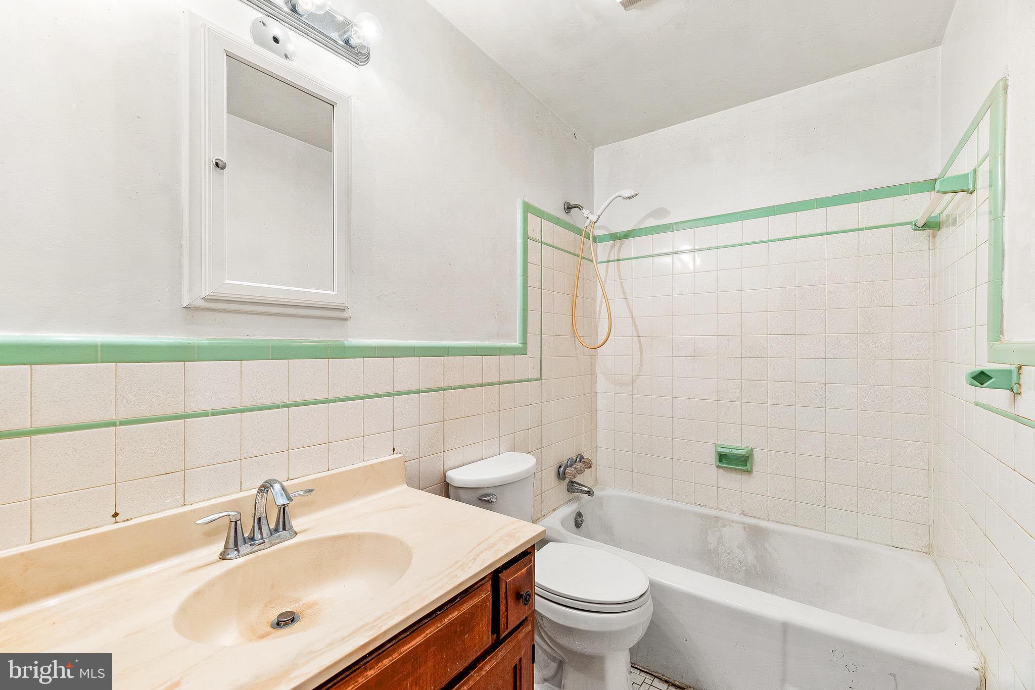 13606 Livingston Road Clinton, MD 20735 - Photo 21 of 33 Hall Bathroom