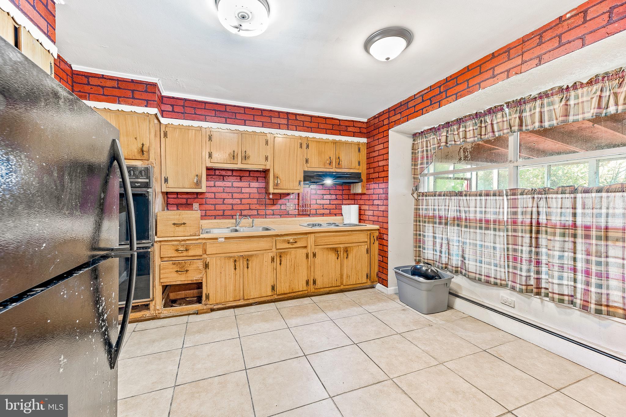 13606 Livingston Road Clinton, MD 20735 - Photo 5 of 33 Kitchen view w/ceramic tile