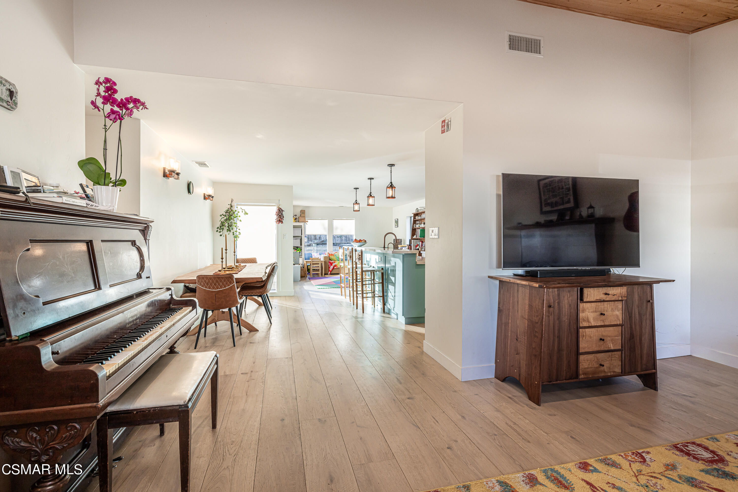 1405 Meadowbrook Road Ojai, CA 93023 - Photo 6 of 25 a living room with furniture and a flat screen tv