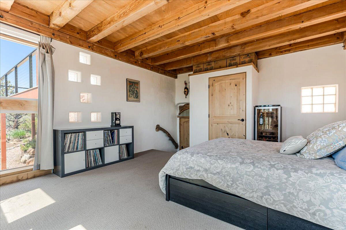 65580 Sisemore Road Bend, OR 97703 - Photo 30 of 67 Bedroom 2