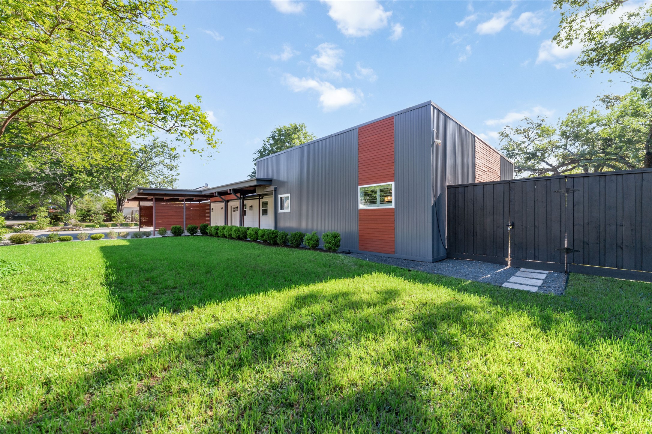 9400 Spring Branch Drive Houston, TX 77080 - Photo 6 of 45 Gallery Image 6