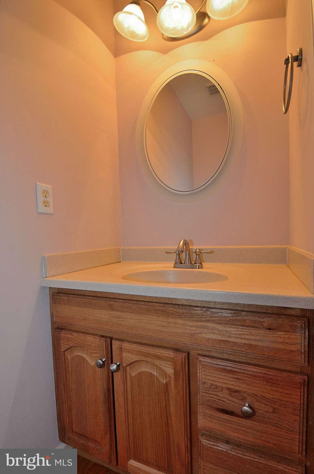 7713 Bristol Square Court Springfield, VA 22153 - Photo 4 of 22 Bath