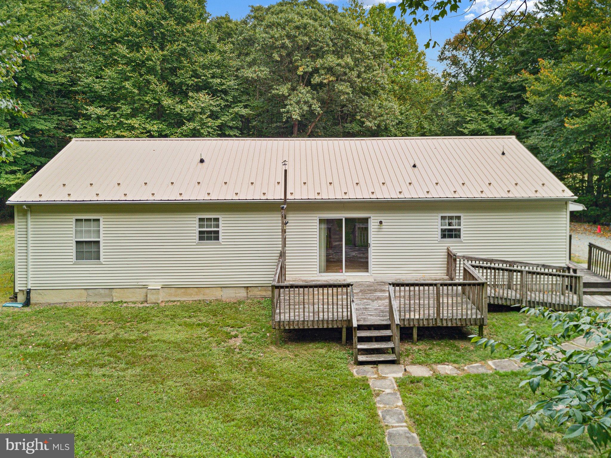 33 Blue Jay Street Elkton, MD 21921 - Photo 22 of 26 Back deck w/ ramp