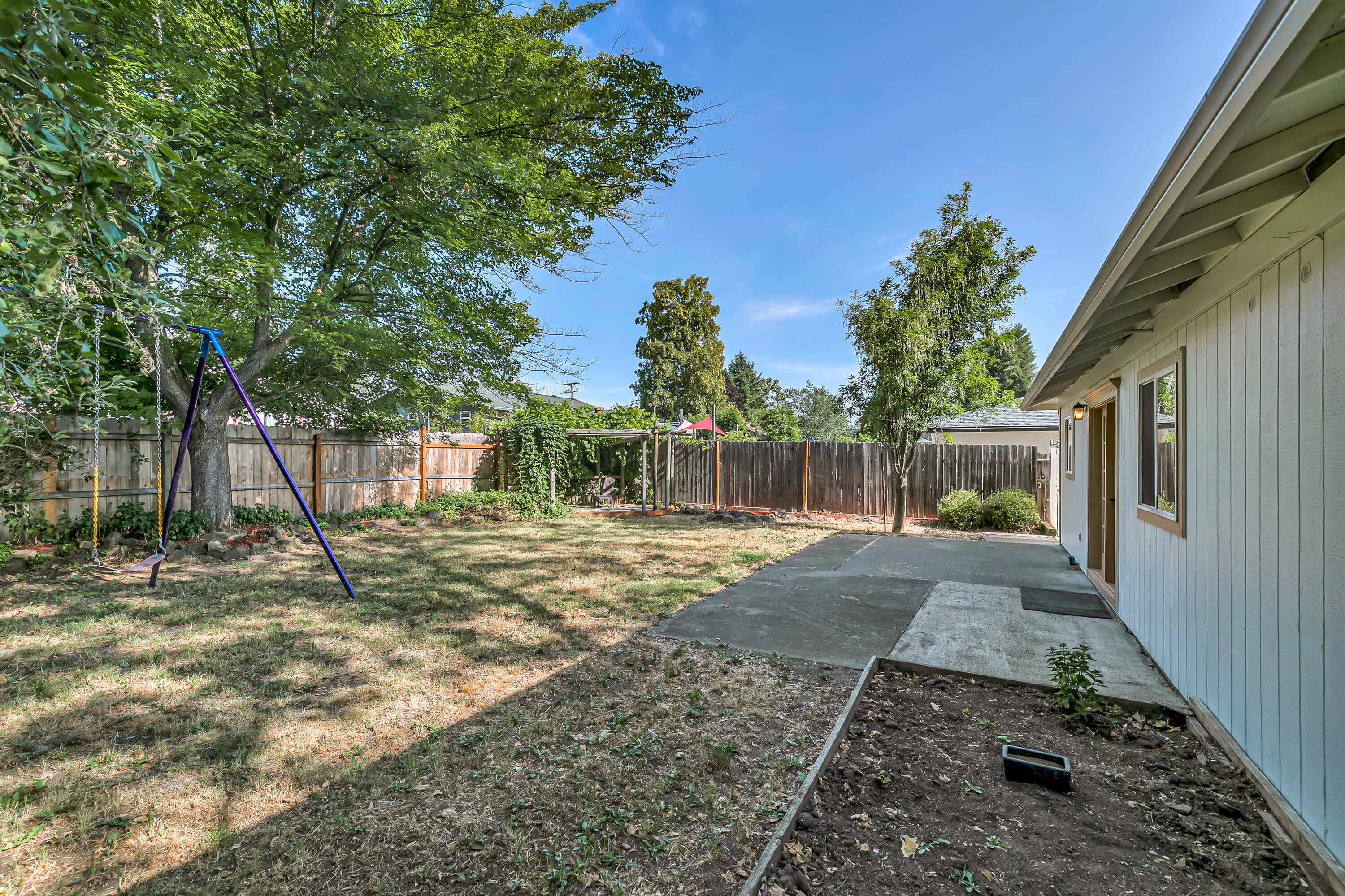 510 Bell Road Talent, OR 97540 - Photo 9 of 26 510 Bell Road, Talent, OR 97540