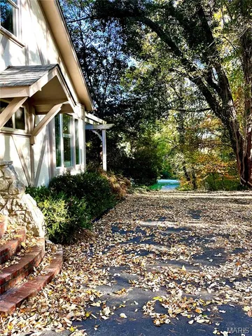 $500,000 | 2825 Charbonier Road, Florissant, MO 63031