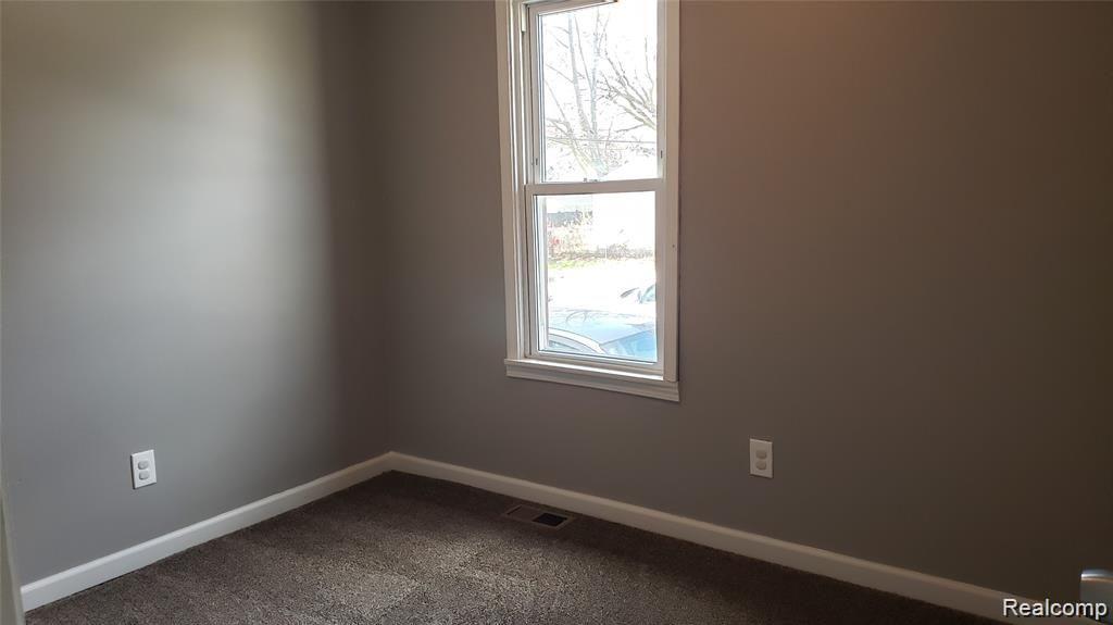 17524 Martin Road Roseville, MI 48066 - Photo 6 of 12