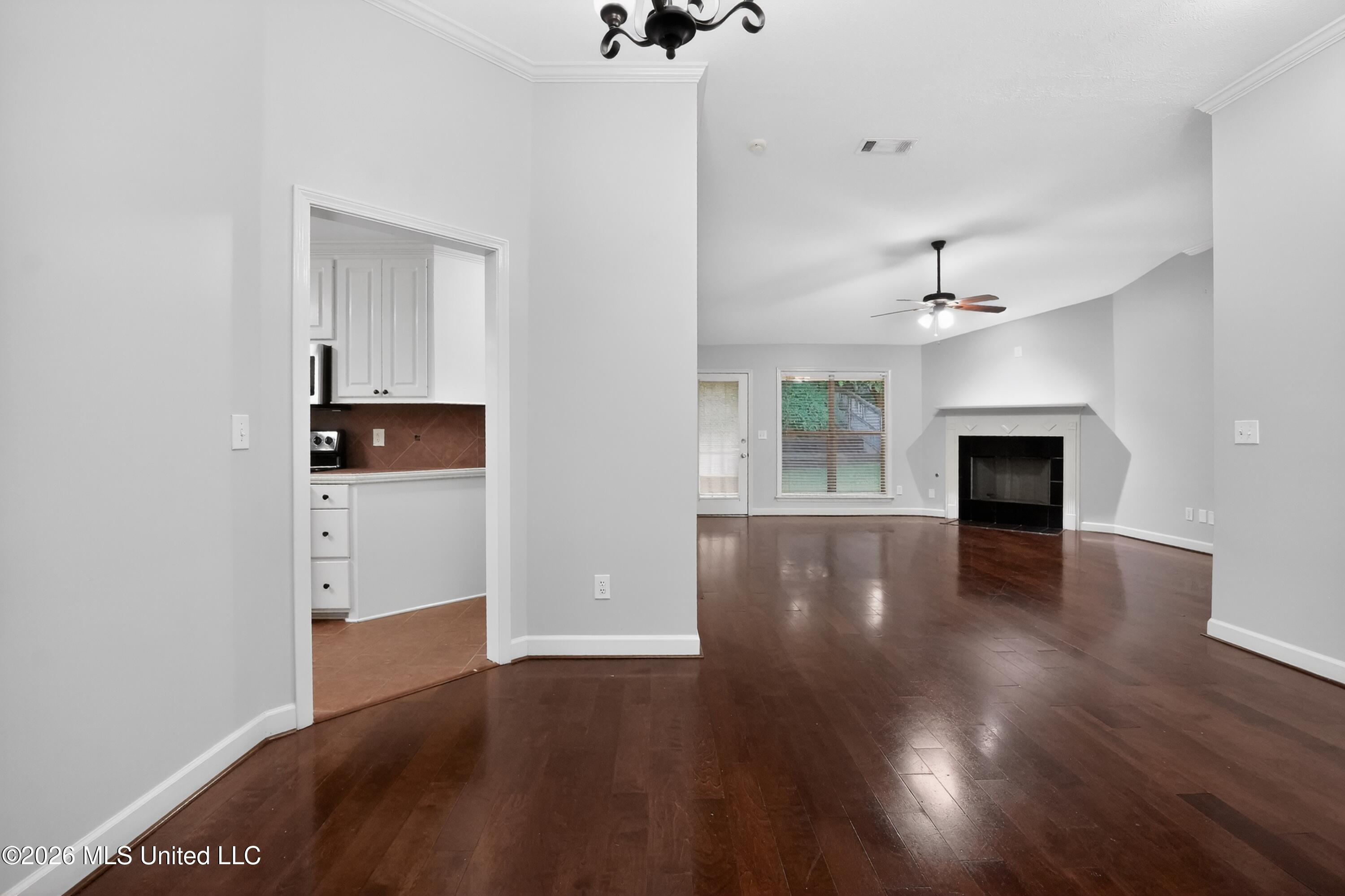 114 Spring Valley Drive Brandon, MS 39047 - Photo 7 of 30 07_114_Spring_Valley_Dr-Living_room-6951