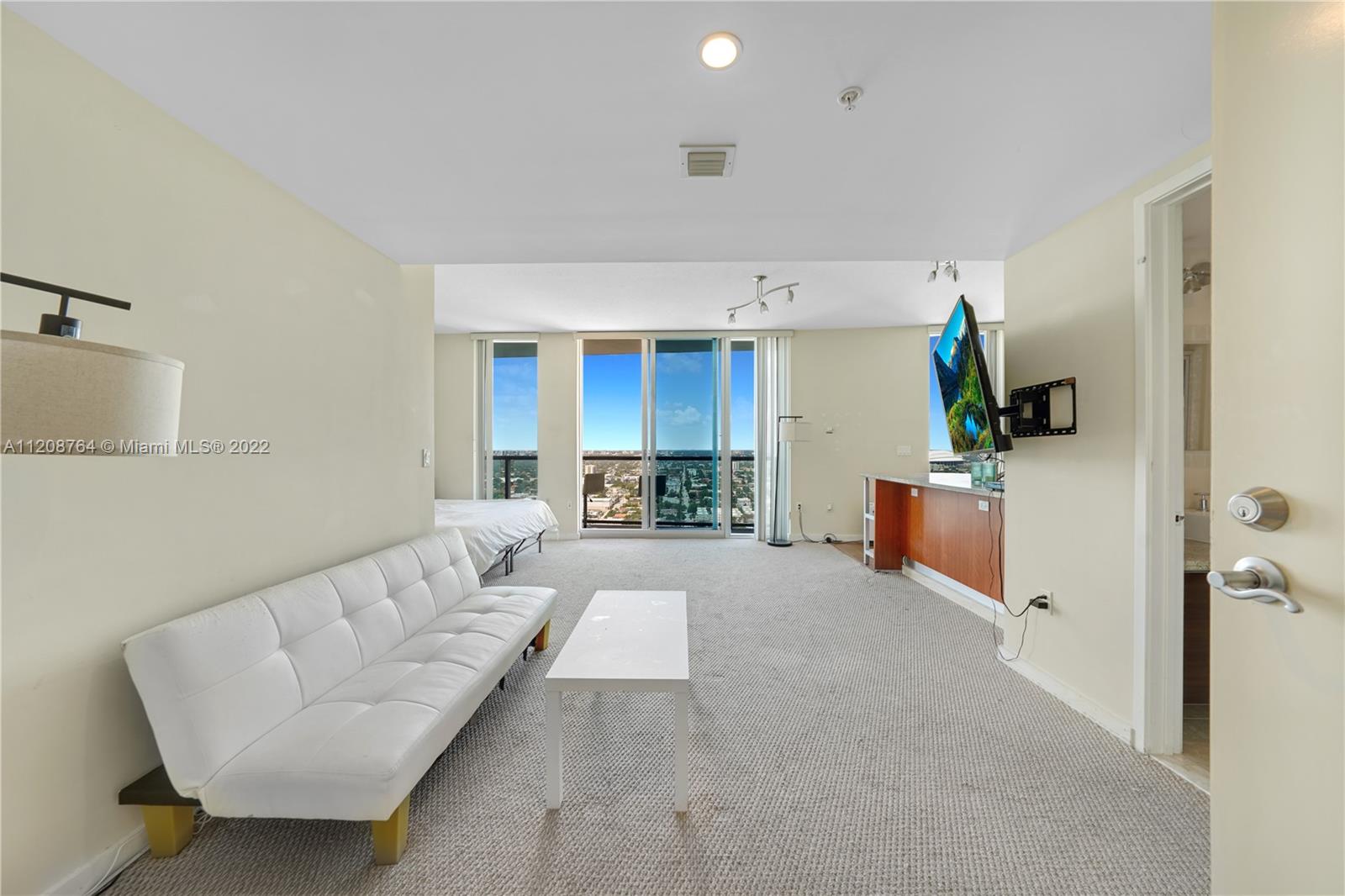 185 Southwest 7th Street, Unit 3100 Miami, FL 33130 - Photo 2 of 19