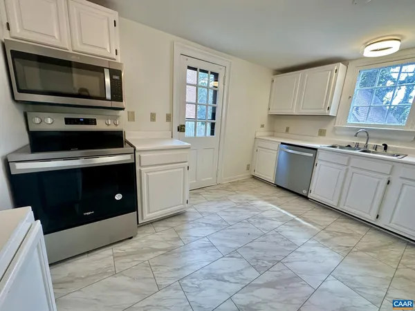 $3,200 | 1804 Chelsea Drive, Charlottesville, VA 22903