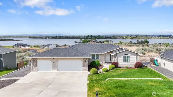 $549,000 | 426 Viewmont Drive Southeast, Moses Lake, WA 98837