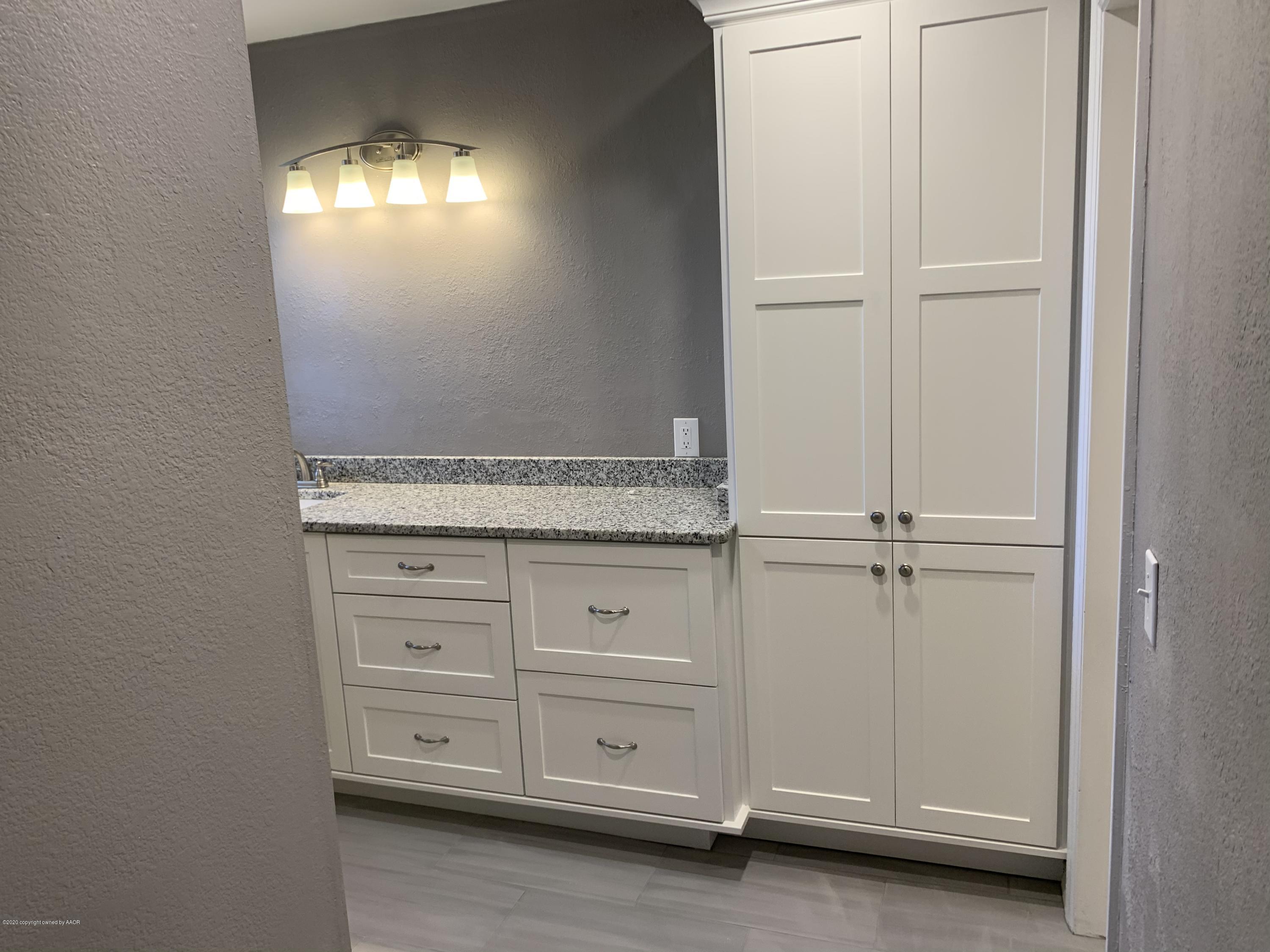 6905 Dreyfuss Road Amarillo, TX 79106 - Photo 12 of 19 a view of an empty room with a window
