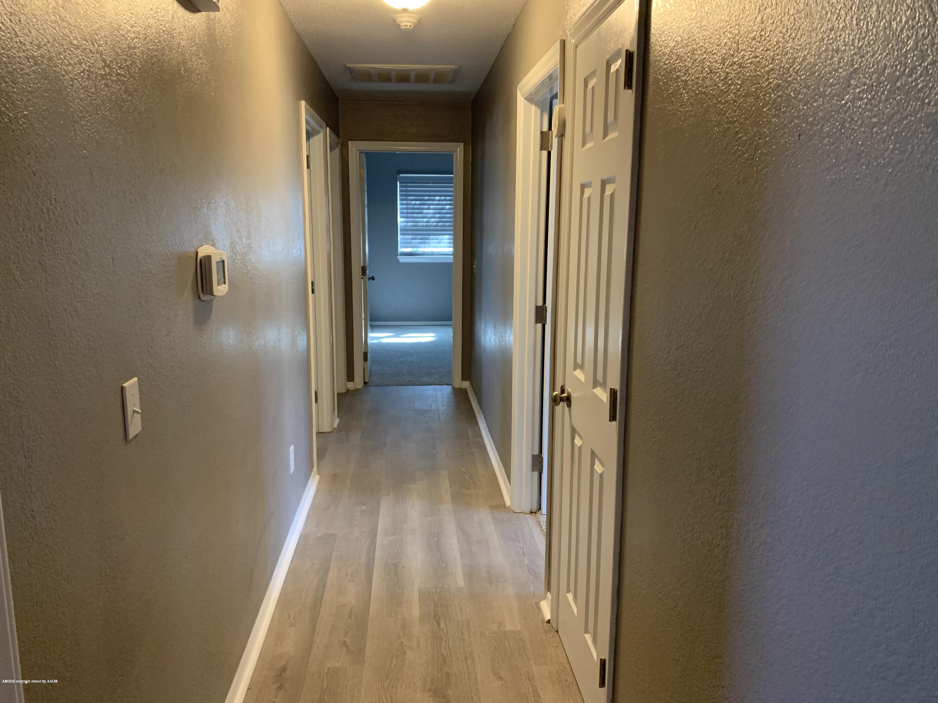 6905 Dreyfuss Road Amarillo, TX 79106 - Photo 9 of 19 a view of a bathroom from a hallway