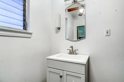 $369,999 | 3495 East Dakota Avenue, Fresno, CA 93726