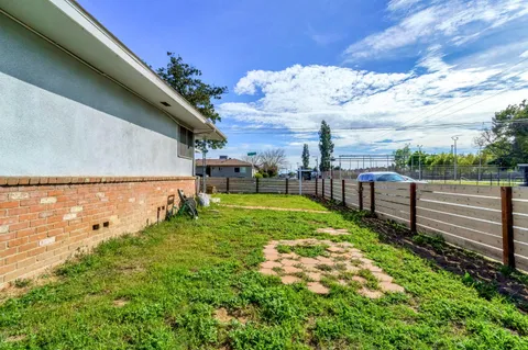 $369,999 | 3495 East Dakota Avenue, Fresno, CA 93726