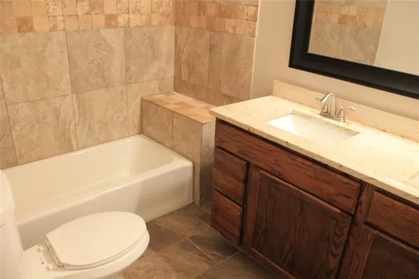 $3,200 | 809 West Northgate Drive, Irving, TX 75062