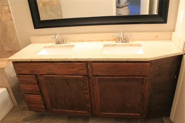 $3,200 | 809 West Northgate Drive, Irving, TX 75062