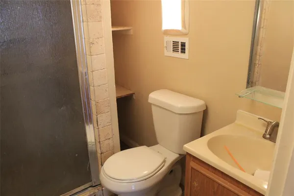 $3,200 | 809 West Northgate Drive, Irving, TX 75062