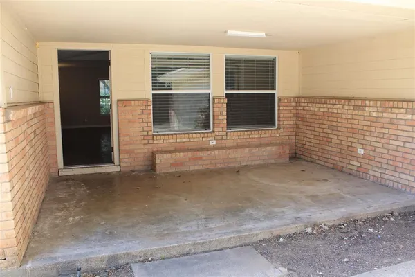 $3,200 | 809 West Northgate Drive, Irving, TX 75062